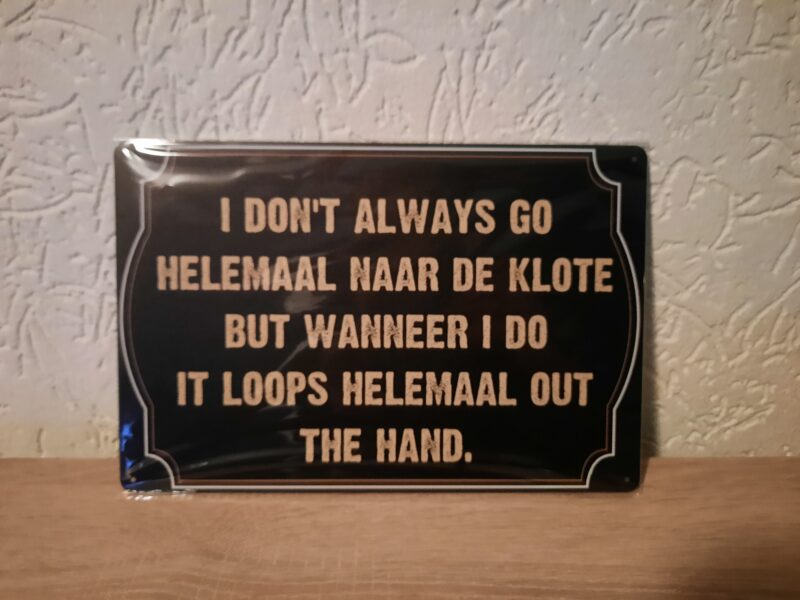 It loops helemaal out the hand
