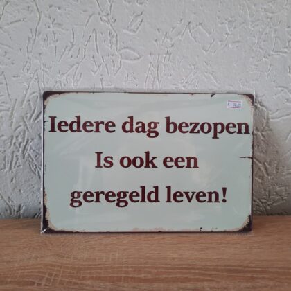 Iedere dag bezopen is ook een geregeld leven!
